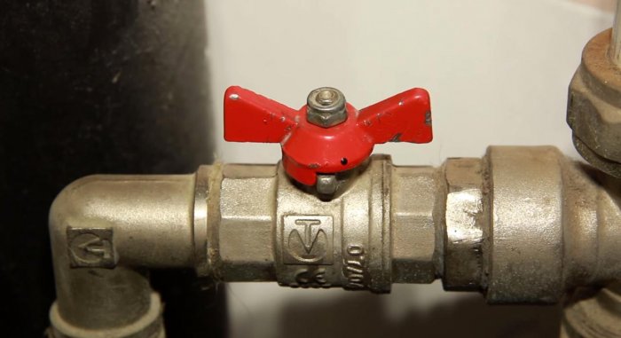 How to close a ball valve if it is stuck
